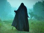 man_field_cloak_pilgrim_black_scary_7423_1280x960.jpg